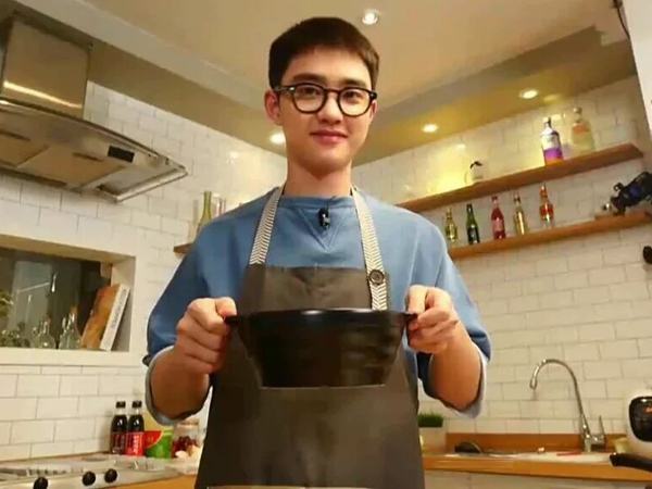 Makin Jago Masak, D.O EXO Siapkan Makanan untuk Sang Manager