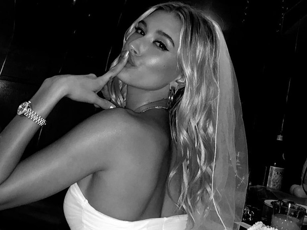 Jelang Pernikahan, Hailey Baldwin Gelar Pesta Lajang Gila-Gilaan