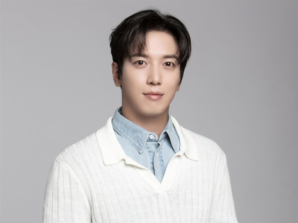 Jung Yong Hwa CNBLUE Positif COVID-19 dengan Gejala Ringan