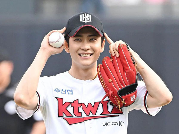 Potret Ganteng Kang Tae Oh Jadi Pelempar Bisbol