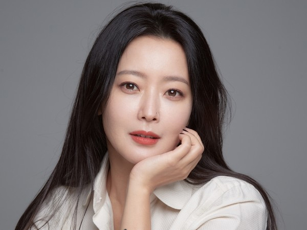 Kim Hee Sun Donasi 100 Juta Won untuk Korban Kebakaran Uljin