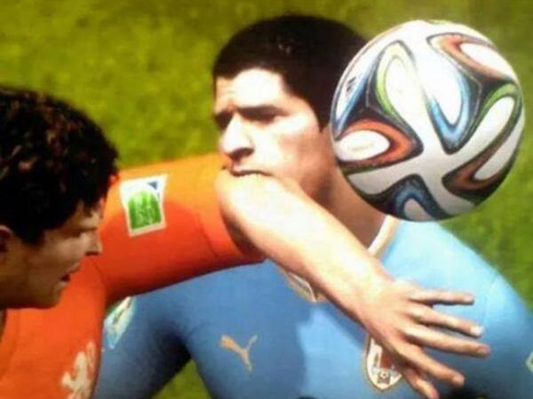 Di Video Game Luis Suarez Juga Suka Gigit Pemain Lawan?