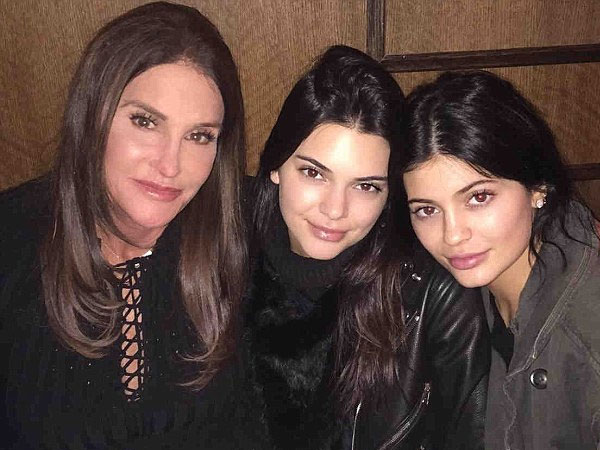 Kendall dan Kylie Rayakan Hari Ayah Bareng Caitlyn Jenner