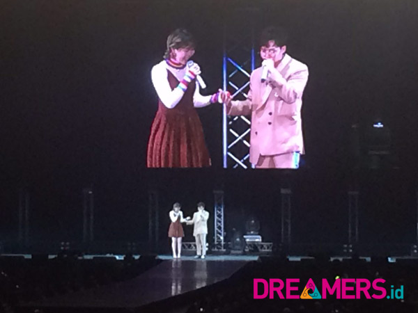 Akdong Musician Buka Konser ‘Saranghaeyo Indonesia 2016’ Dengan Penampilan Manis!