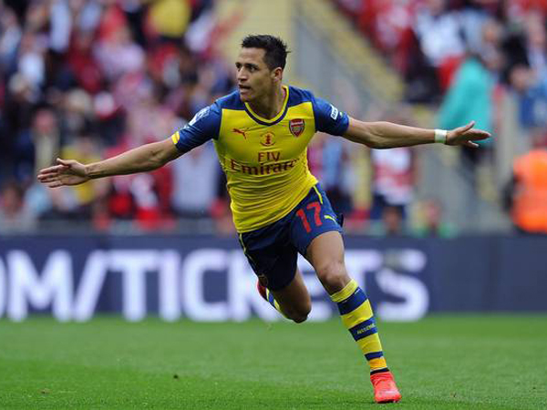 Ini Aksi Pemain Arsenal Alexis Sanchez Selamatkan Penggemarnya yang Ditahan oleh Polisi