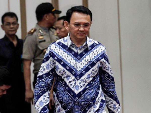 Makna Mendalam dari Baju Batik Ahok di Sidang Vonis Penodaan Agama