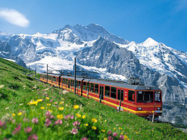 Dengan Alasan ‘Beda Budaya’, Swiss Rilis Kereta Khusus Turis Asal China