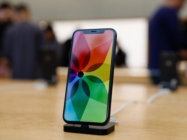 Samsung Siap Pasok Layar OLED Lebih Banyak untuk iPhone 2018