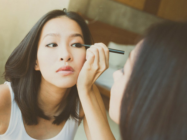 Hanya Modal Eyeliner, ‘Sulap’ Mata Ngantuk Jadi Lebih Segar