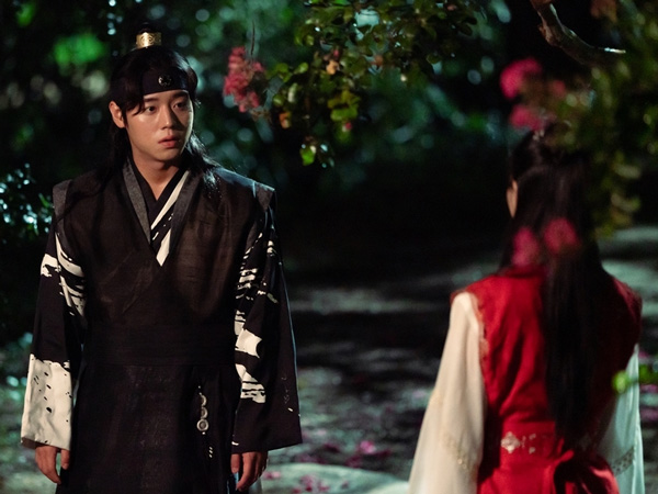 Park Ji Hoon Makin Romantis Dengan Hong Ye Ji di Drama 'Love Song For Illusion'