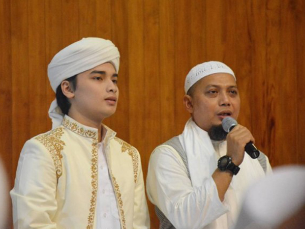 Masih 17 Tahun, Putera Sulung Ustaz Arifin Ilham Resmi Nikahi Gadis Mualaf Larissa Chou