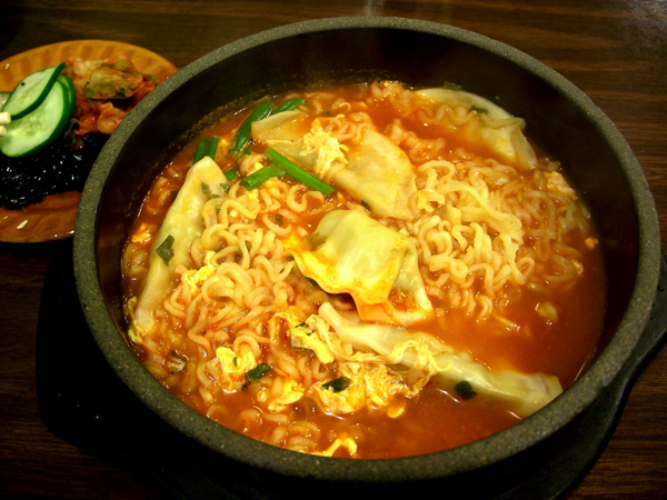 Hobi Makan Mie, Penduduk Indonesia dan Korsel Mulai Tinggalkan Nasi