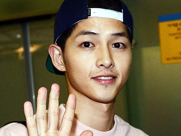 Tampil Santai di Depan Publik, Song Joong Ki Tertangkap Pergi Belanja Bulanan