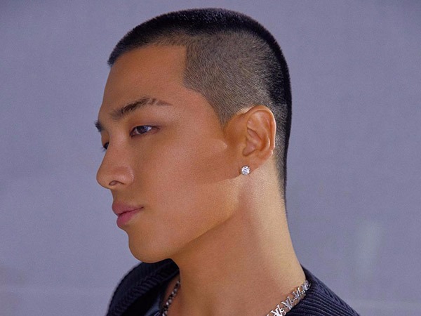 Foto-foto Pemotretan Terakhir Taeyang Sebelum Wamil: Botak Tetap Gagah dan Ganteng