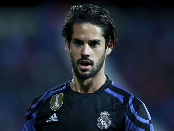 Gara-gara Ukuran Kepala, Isco Alarcon Gagal Masuk Manchester United?