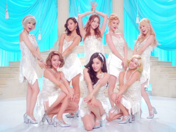 Cantik A la Wanita Retro, SNSD Jatuh Hati Pada Pria Berkepala Singa di MV ‘Lion Heart’