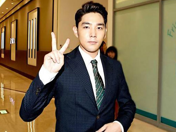 Wah, Kangin Rela Lari Dengan Pakaian Dalam Bersama Fans Demi Film Barunya?