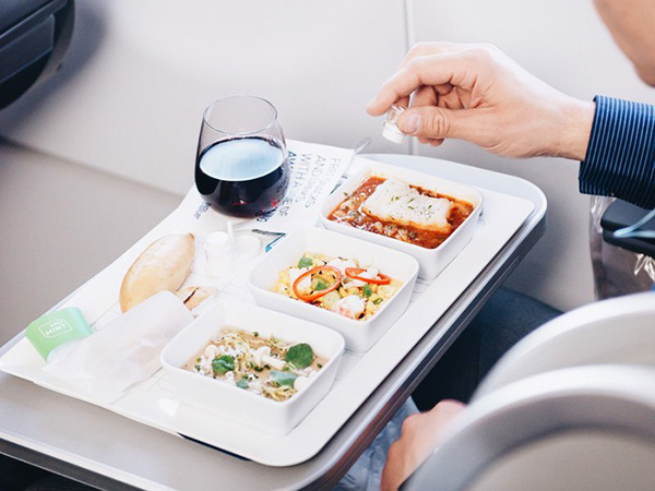 2 Makanan yang 'Aman' dan Paling Baik Jika Disantap di Pesawat