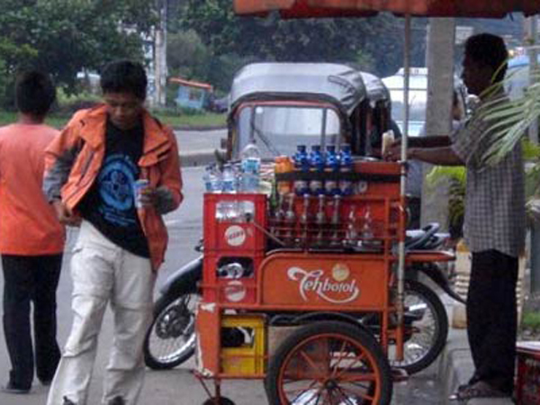 Pedagang Minuman di TMII Kantongi Rp5 Juta/Hari