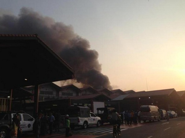 Bandara Soekarno-Hatta Dilalap Api, Penerbangan Tertunda