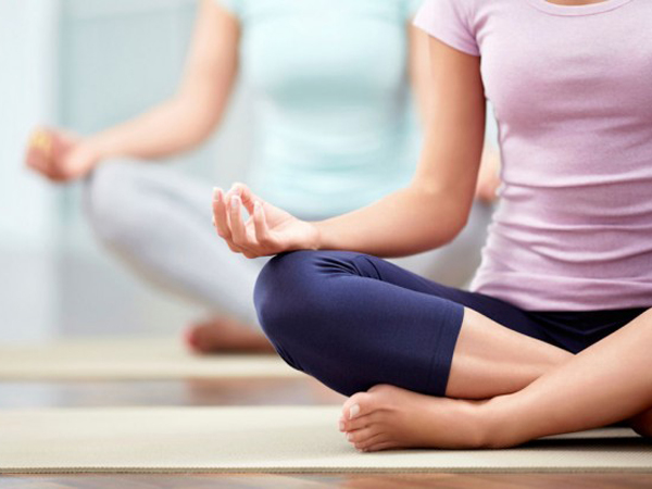 Simak Gerakan Yoga yang Cocok untuk Wanita Aktif