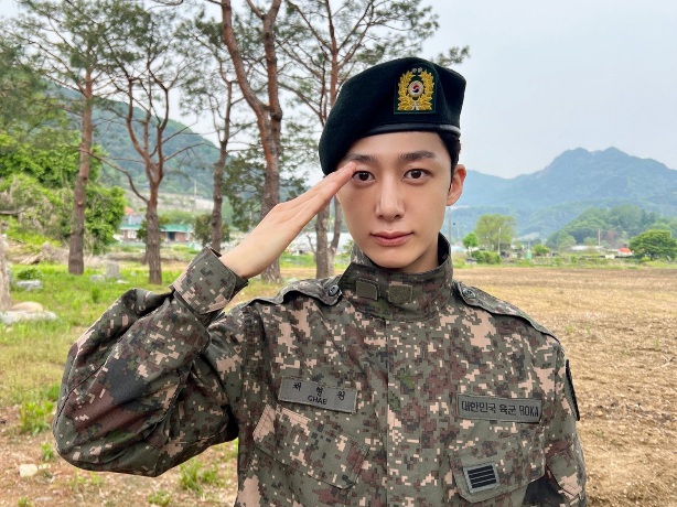 Hyungwon MONSTA X Resmi Menyelesaikan Tugas Wajib Militer