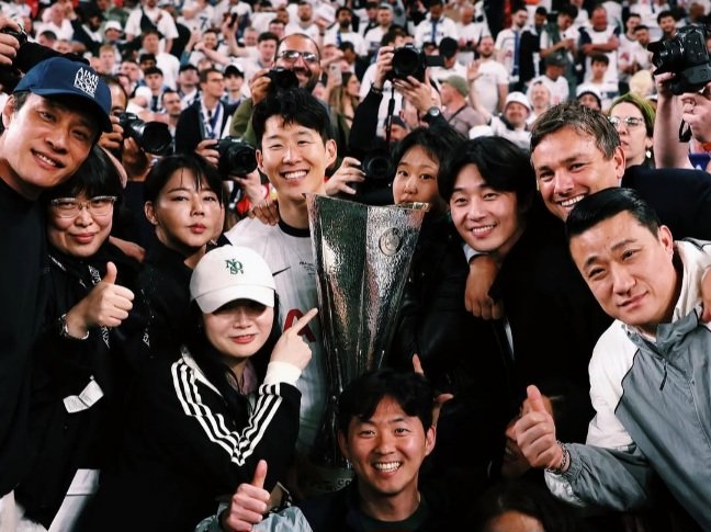 Park Seo Joon Ikut Rayakan Kemenangan Bersejarah Son Heung Min di Europa League