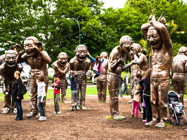 Dihiasi Dengan Patung-Patung Tertawa, Inikah Taman Paling Bahagia?