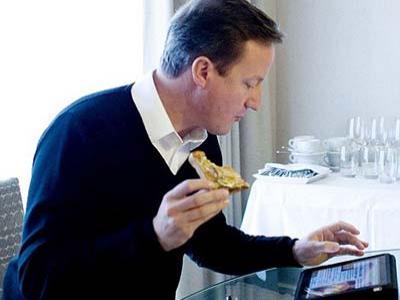 Jalankan Pemerintahan, David Cameron Gunakan iPad