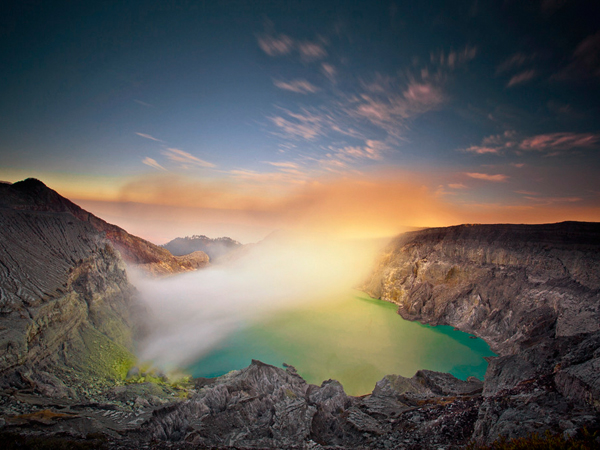 Kawah Ijen Banyuwangi, Satu Dari Dua Tempat Di Dunia Dengan Fenomena Langka ‘Blue Fire’