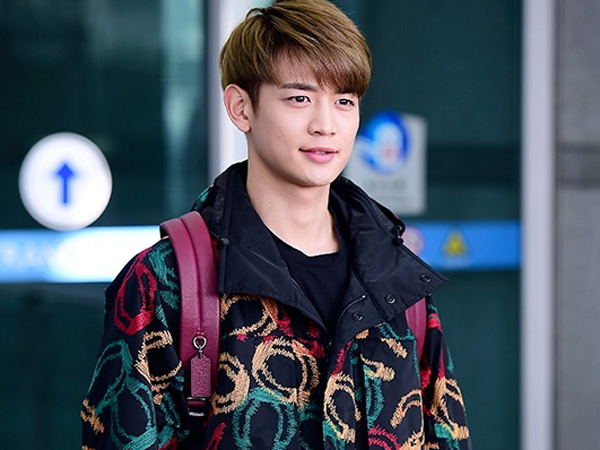 Jadi Seleb Korea Pertama yang ke Bali di 2017, Yuk Intip Airport Fashion Minho SHINee