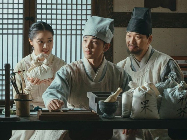 Sinopsis Drama 'Poong, The Joseon Psychiatrist', Kisahkan Penyembuhan Fisik dan Mental