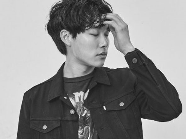 Ryu Jun Yeol Berpose Sambil Hayati Perannya di Foto ‘Glory Day’ Terbaru