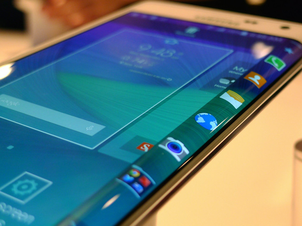 Samsung GALAXY Note 5 akan Hadir dengan Layar yang Melengkung?