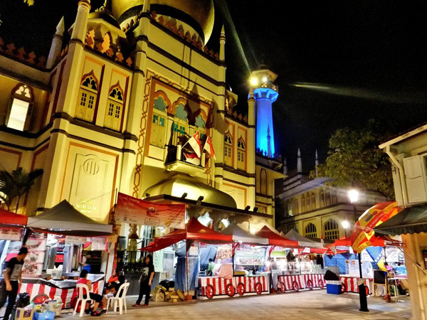 Seru, Bazaar di Masjid Terbesar Singapura Ini Bertabur Kuliner Indonesia!