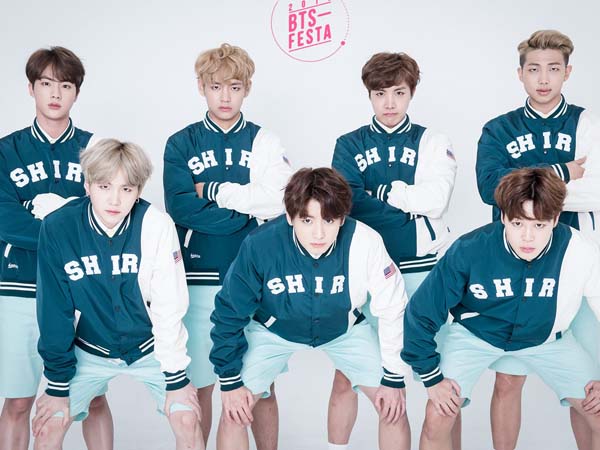 Staf Big Hit Entertainment Tertangkap Merokok Dalam Video 'Bangtan Bomb', Fans BTS Marah