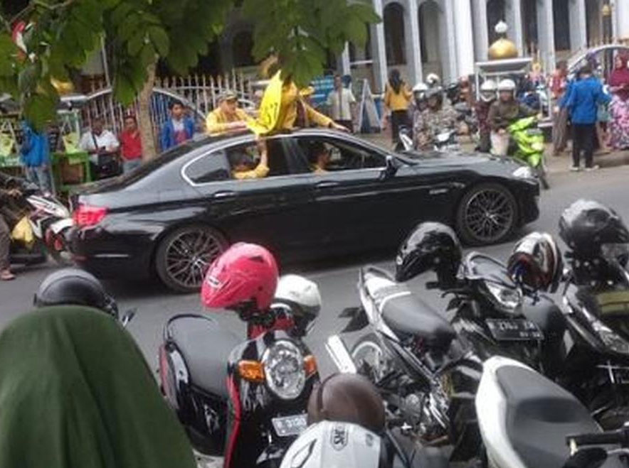 Sisi Lain Aksi Mahasiswa Serentak di Indonesia, Ada yang Demo Naik BMW!