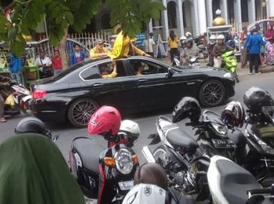 Sisi Lain Aksi Mahasiswa Serentak di Indonesia, Ada yang Demo Naik BMW!