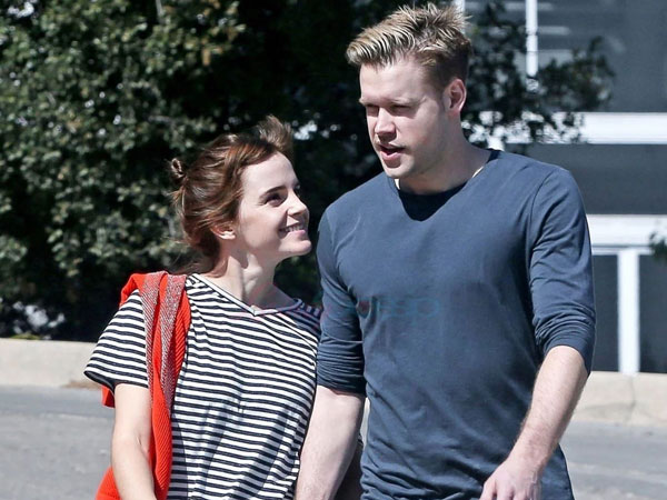 Sempat Dikabarkan Putus, Emma Watson Terlihat Berciuman Dengan Kekasihnya, Chord Overstreet!