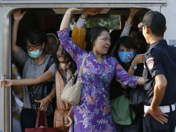 Inikah Alasan Mengapa Penumpang KRL di Gerbong Khusus Wanita Lebih 'Ganas'?