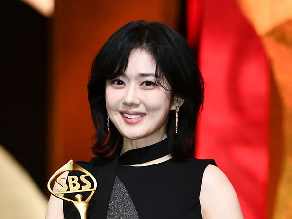 Jang Nara Menjadi Artis Korea Pertama Meraih Daesang Sebagai Penyanyi dan Aktris
