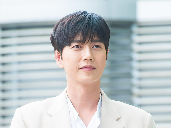 Park Hae Jin Terima Penghargaan Kehormatan dari Pemadam Kebakaran Korea