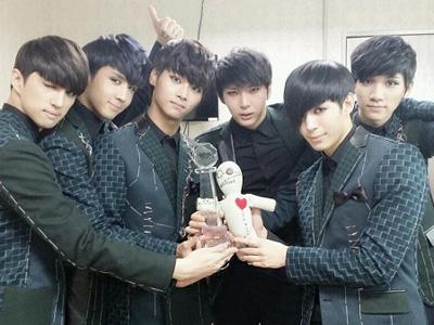 Selamat! VIXX Raih Trophy Kemenangan Perdananya di Music Bank!