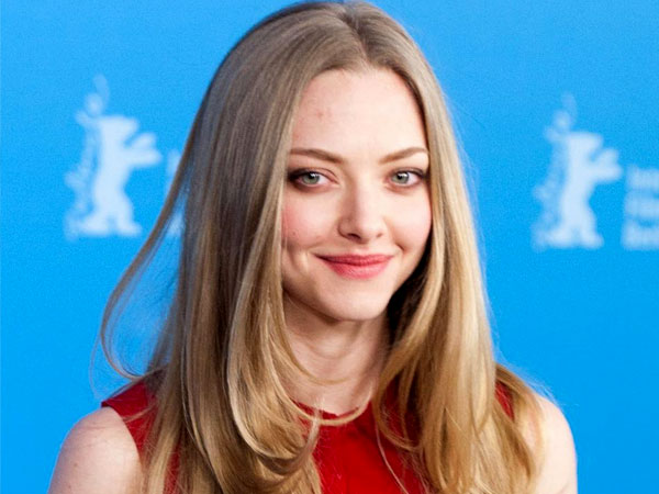 Hamil Anak Pertama, Amanda Seyfried Tampil Perdana dengan Perut Buncit