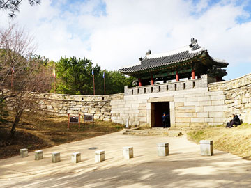 Tak Melulu Pantai, Wisata Sejarah ke Benteng Terbesar Korea Selatan di Busan Yuk