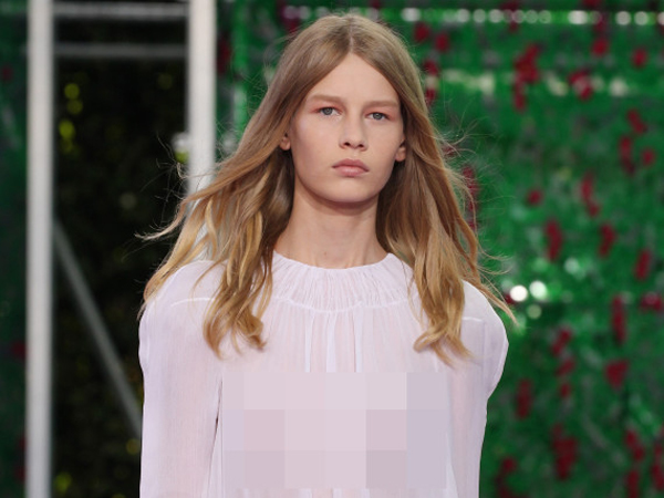 Gunakan Model 14 Tahun dengan Pakaian Seksi, Christian Dior Kena Kritikan