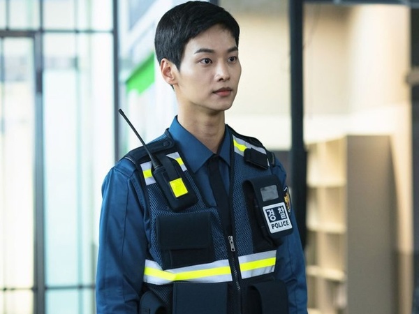 Cha Hak Yeon Jadi Polisi di Drama 'Bad and Crazy'