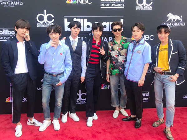 Gaya Fashion Serba Gucci BTS di Red Carpet Billboard Music Awards 2018