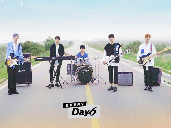 DAY6 Kenang Kisah 'Aku-Kamu Jadi Kita' Lewat MV Comeback 'Hi Hello'