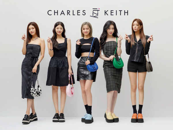 Melihat Koleksi Tas dan Sepatu Kolaborasi ITZY x Charles & Keith